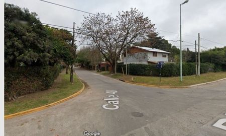 El episodio se registró el sábado por la noche en la calle 40, entre Lisandro de la Torre y 154, en el mencionado municipio del sur del conurbano, donde la víctima, identificada como Uriel Magio, se encontraba charlando con un amigo en la vía pública. El episodio se registró el sábado por la noche en la calle 40, entre Lisandro de la Torre y 154, en el mencionado municipio del sur del conurbano, donde la víctima, identificada como Uriel Magio, se encontraba charlando con un amigo en la vía pública.