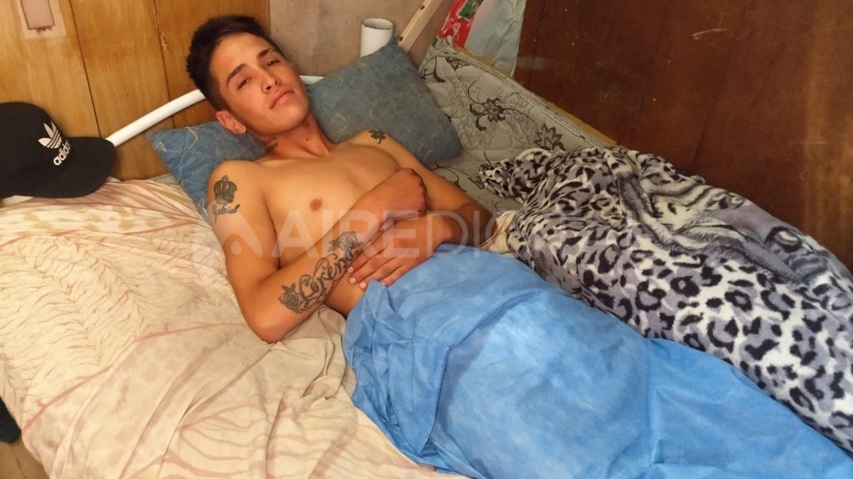 Francisco se recupera en su casa y prácticamente no puede dormir a causa de los dolores que tiene en su cuerpo