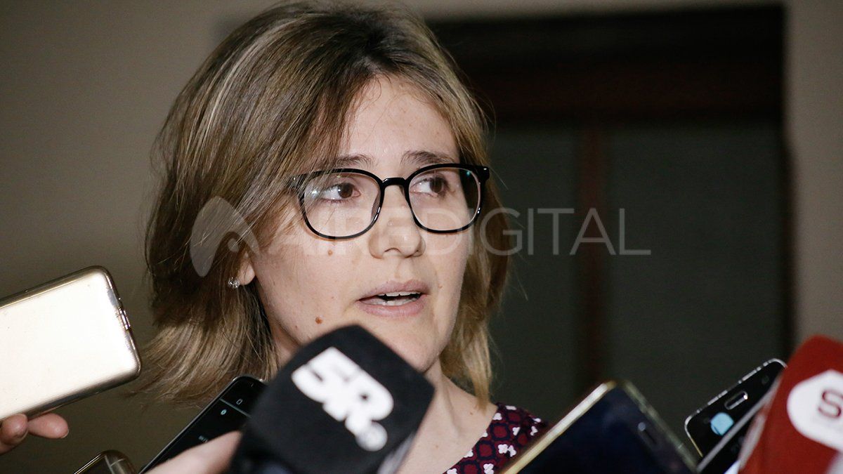 La fiscal Yanina Tolosa, junto a su colega Agust&iacute;n Nigro, tiene a su cargo la investigaci&oacute;n sobre los sitios web de apuestas ilegales en la provincia de Santa Fe.