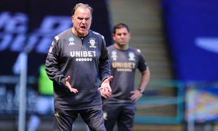 Marcelo Bielsa y Andrea Radrizzani, dueño del Leeds, discutirán la continuidad del entrenador en el club. Marcelo Bielsa y Andrea Radrizzani, dueño del Leeds, discutirán la continuidad del entrenador en el club.