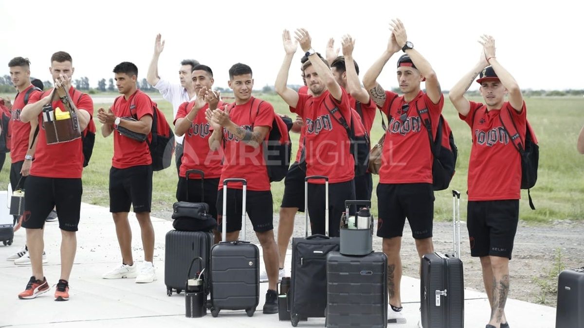 Con la ilusión de la Sudamericana, el plantel de Colón llegó a Paraguay
