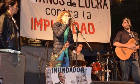 La última aparición pública de la militante social fue durante la protesta en la ciudad por los 21 años de esa represión policial, cuando organizaciones sociales se movilizaron hacia el Monumento a la Bandera. La última aparición pública de la militante social fue durante la protesta en la ciudad por los 21 años de esa represión policial, cuando organizaciones sociales se movilizaron hacia el Monumento a la Bandera.