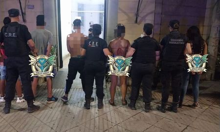 Cinco detenidos por intentar robar una moto de la empleada de una heladería Cinco detenidos por intentar robar una moto de la empleada de una heladería