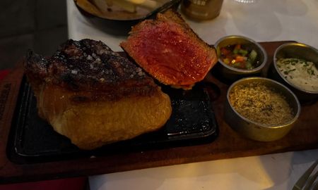 Un buen bife en la parrilla La Cabrera. Un buen bife en la parrilla La Cabrera.