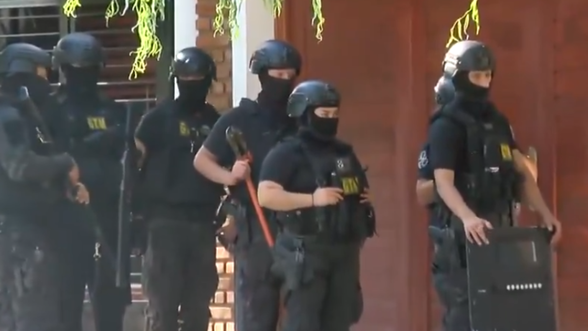 Rosario: robó el arma de un policía