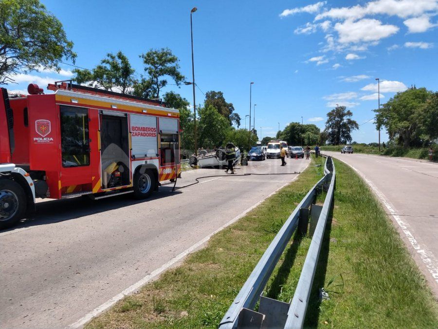 Accidentes en racha: en menos de una hora tres autos volcaron en Santa Fe este sábado