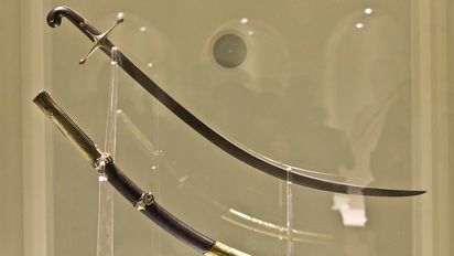 Polémicas y renuncias por el sable corvo de San Martín: Javier Milei se lo dará a los Granaderos este sábado en Santa Fe