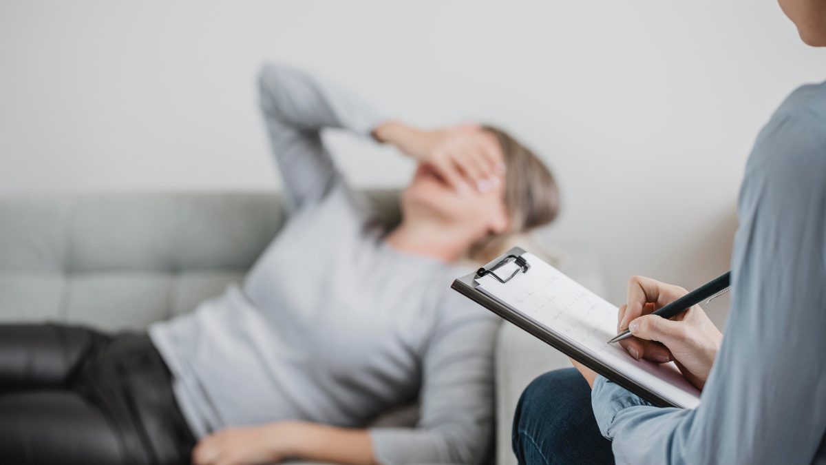 En el caso de los adultos se recomienda prestar atención a cierta sensación de felicidad o éxito que transmiten y que puede no estar basada en cuestiones concretas y objetivas. En el caso de los adultos se recomienda prestar atención a cierta sensación de felicidad o éxito que transmiten y que puede no estar basada en cuestiones concretas y objetivas.