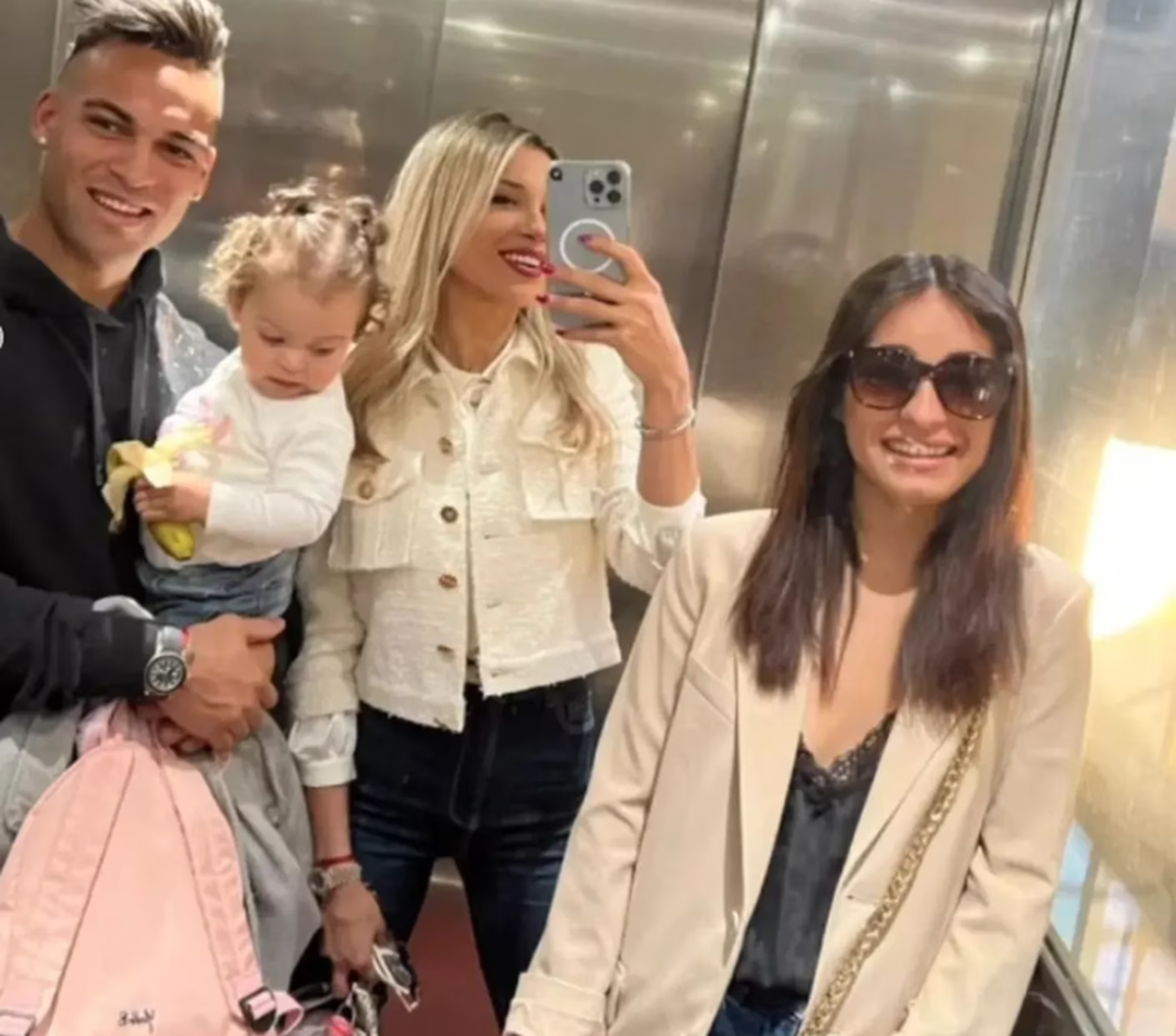 Milagros Lizzola, a la derecha, era la niñera de Nina, la hija de Lautaro Martínez y Agustina Gandolfo. Milagros Lizzola, a la derecha, era la niñera de Nina, la hija de Lautaro Martínez y Agustina Gandolfo.