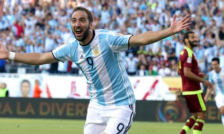 Gonzalo Higuaín convirtió 32 goles con la Selección Argentina en 75 partidos disputados. Gonzalo Higuaín convirtió 32 goles con la Selección Argentina en 75 partidos disputados.