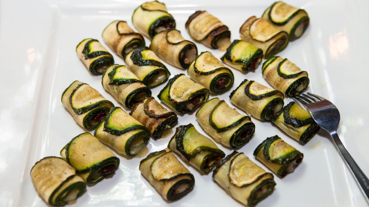 Estos wraps de calabacín con hummus y palta son una opción fresca y saludable. Estos wraps de calabacín con hummus y palta son una opción fresca y saludable.