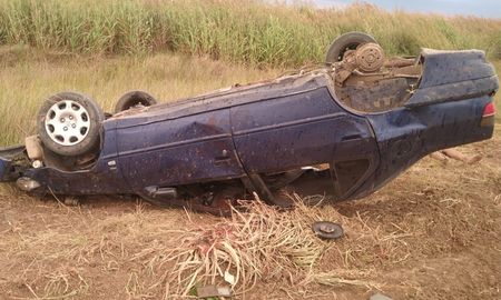 Un automóvil Peugeot 306 volcó sobre la ruta provincial 64. Dos muertos Un automóvil Peugeot 306 volcó sobre la ruta provincial 64. Dos muertos