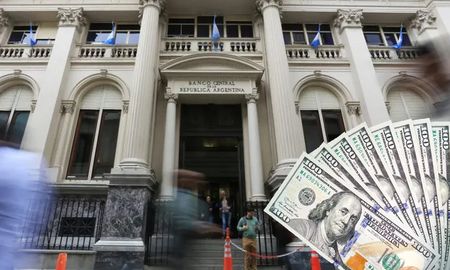 El BCRA se desprendió este viernes de US$ 50 millones para atender la demanda de divisas y acumula en lo que va de noviembre ventas netas por US$ 736 millones. El BCRA se desprendió este viernes de US$ 50 millones para atender la demanda de divisas y acumula en lo que va de noviembre ventas netas por US$ 736 millones.