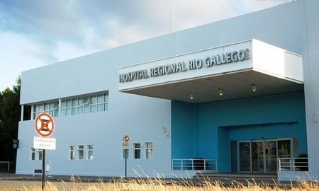 El decreto 861 de la gobernadora Alicia Kirchner establece que el escenario que presenta la ciudad capital al día de la fecha difiere del interior provincial respecto al registro exponencial de casos positivos de Covid-19 que se ha suscitado en un lapso no mayor a 24 horas, lo cual nos compele a imponer medidas urgentes. El decreto 861 de la gobernadora Alicia Kirchner establece que el escenario que presenta la ciudad capital al día de la fecha difiere del interior provincial respecto al registro exponencial de casos positivos de Covid-19 que se ha suscitado en un lapso no mayor a 24 horas, lo cual nos compele a imponer medidas urgentes.