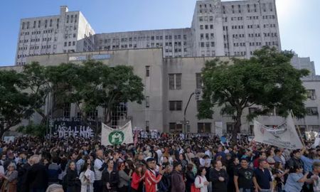Se suman universidades privadas a la marcha en defensa de la educación pública Se suman universidades privadas a la marcha en defensa de la educación pública
