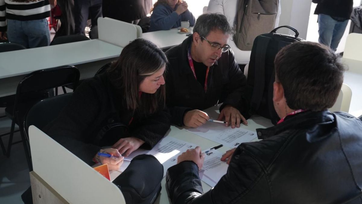 La Provincia de Santa Fe reunió a instituciones que brindan asistencia social y empresas para formar una red más eficiente. La Provincia de Santa Fe reunió a instituciones que brindan asistencia social y empresas para formar una red más eficiente.