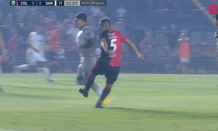 Cristian Vega cometió un penal absurdo y le permitió a Sarmiento ponerse en ventaja sobre Colón. Cristian Vega cometió un penal absurdo y le permitió a Sarmiento ponerse en ventaja sobre Colón.