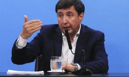 El ministro de Desarrollo Social, Daniel Arroyo, habló este jueves con un programa radial y precisó que el año pasado se destinaron 28 mil millones de pesos en asistencia social y este año ya van 80 mil millones. El ministro de Desarrollo Social, Daniel Arroyo, habló este jueves con un programa radial y precisó que el año pasado se destinaron 28 mil millones de pesos en asistencia social y este año ya van 80 mil millones.