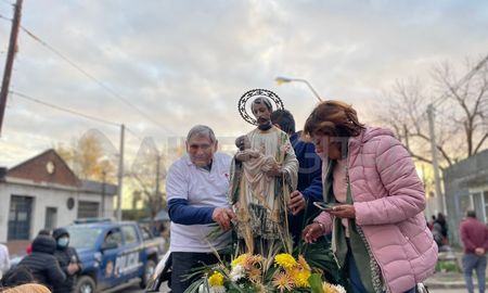 Fiesta de San Cayetano: un encuentro marcado por la fe y la tradición en Santa Fe. Fiesta de San Cayetano: un encuentro marcado por la fe y la tradición en Santa Fe.