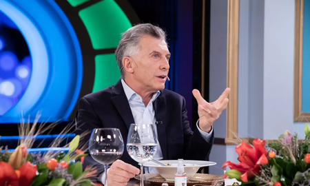 Juana Viale se desenvolvió con soltura y consiguió declaraciones sorprendentes de Mauricio Macri, a quien conoce hace muchos años. Juana Viale se desenvolvió con soltura y consiguió declaraciones sorprendentes de Mauricio Macri, a quien conoce hace muchos años.