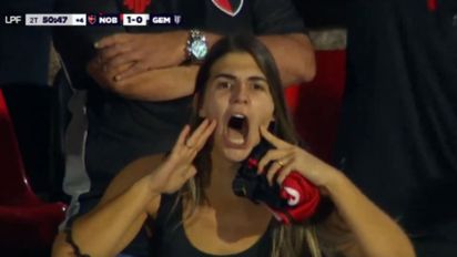 Quién es la hincha que le pidió a gritos y con un insulto al árbitro que termine el partido de Newell's