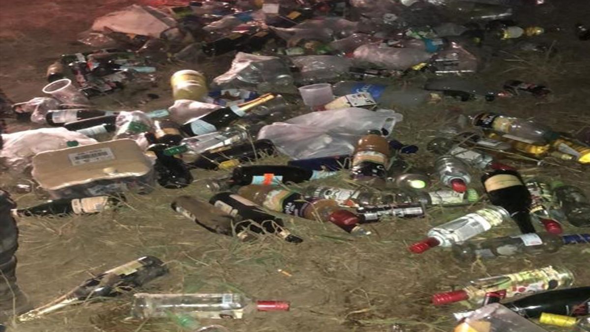 Trasladaron a los conductores de los micros y al organizador del evento, un joven de 25 años. Secuestraron una gran cantidad de bebidas alcohólicas y los dos colectivos.