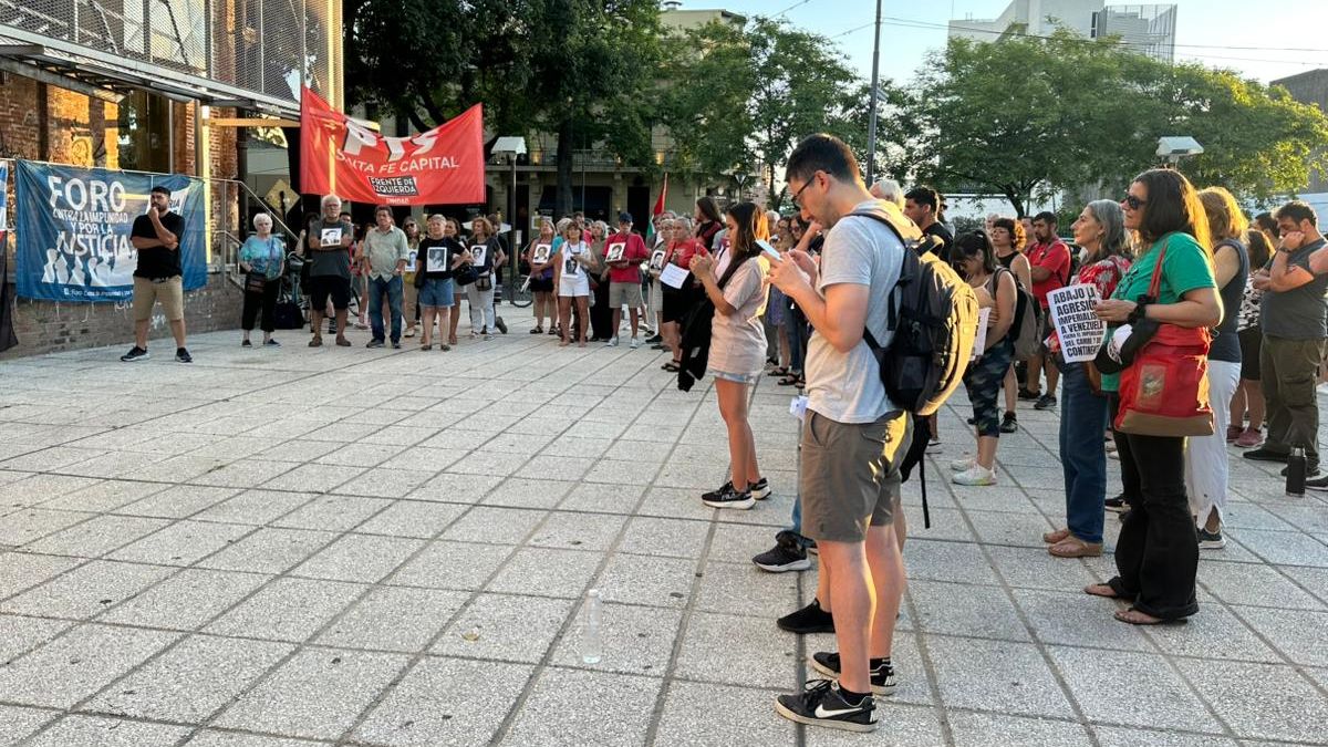Protesta en la explanada del Molino: rechazo en Santa Fe a la detenci&oacute;n de Nicol&aacute;s Maduro