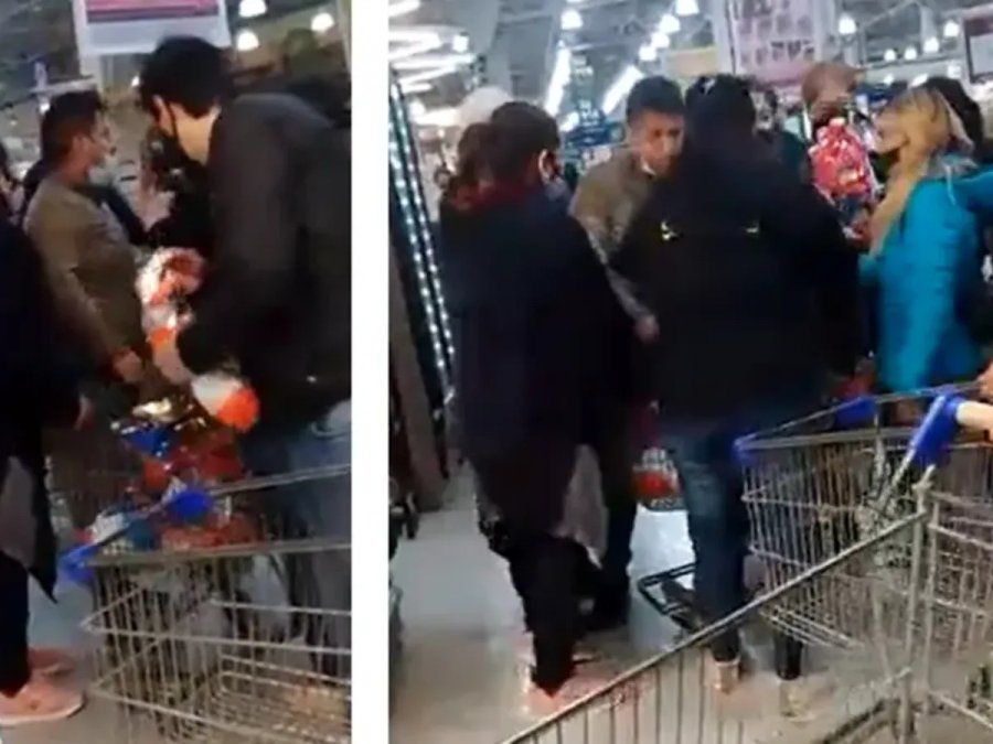 Batalla campal en pleno supermercado por una promo de huevos de Pascua