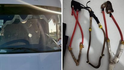 A gomerazos atacaron un camión en autopista Rosario - Santa Fe y le dañaron el parabrisas