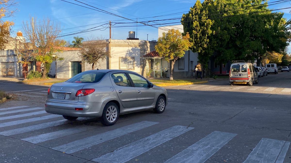 Las calles laterales de barrio Fomento 9 de Julio: un foco de accidentes de tránsito según denuncian los vecinos.