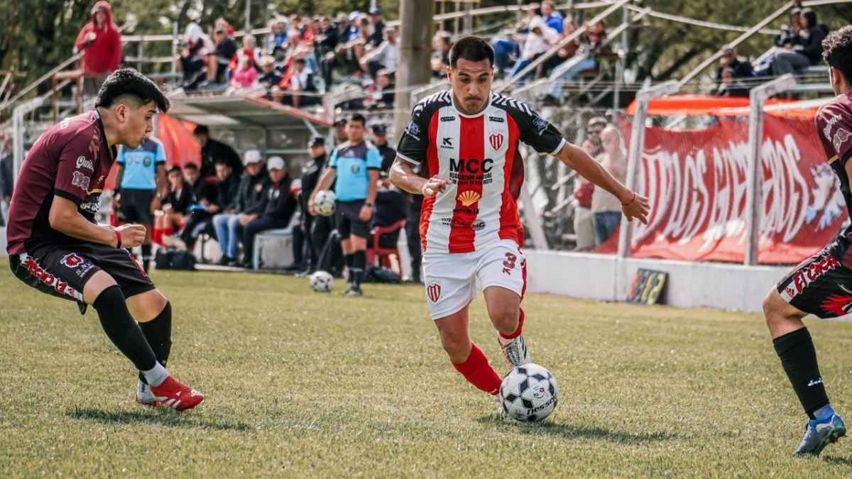 Colón de San Justo goleó a Pucará y se aseguró el 1 de su zona. Foto: Colón and Roll.