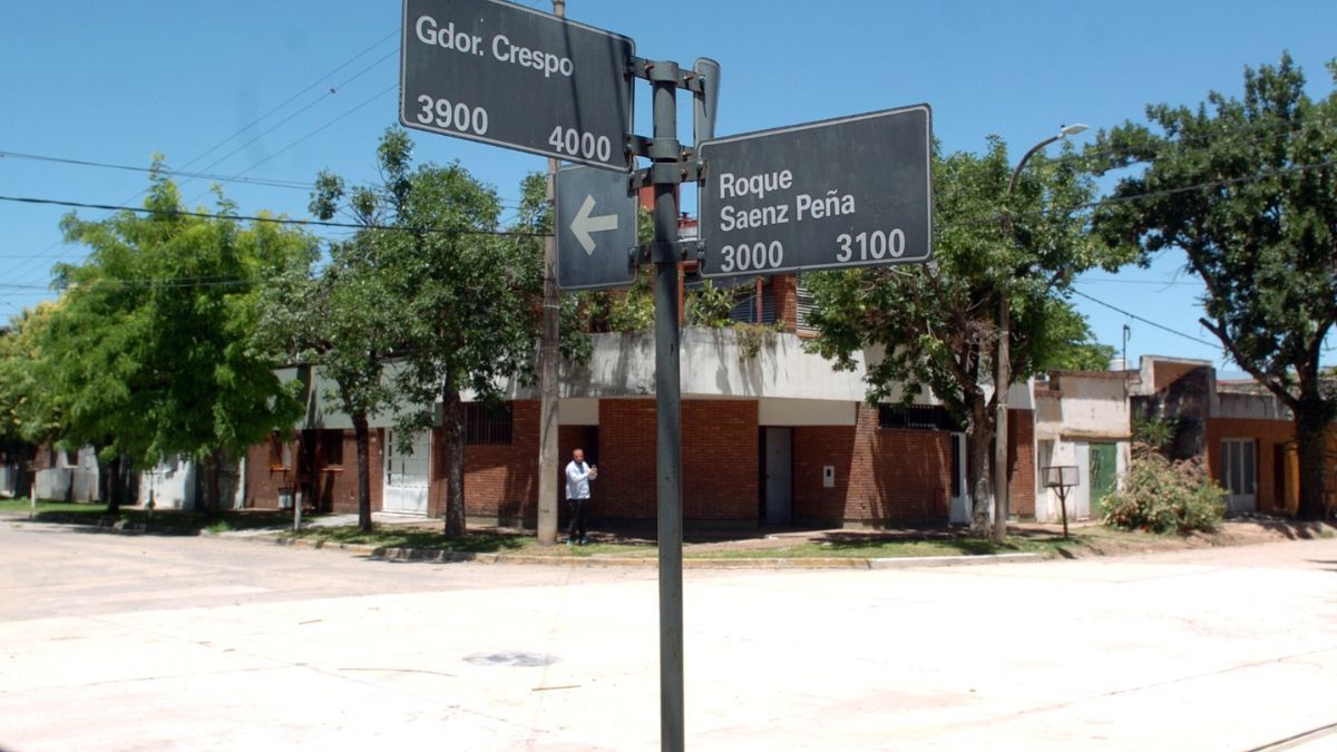 Se reestableció el tránsito en la intersección de Roque Sáenz Peña y Crespo tras siete años de reclamos de vecinos e intransitibilidad.&nbsp;