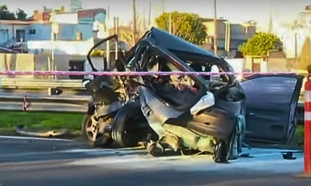 El accidente, ocurrido a la altura de Mataderos, involucró a dos autos y una camioneta que circulaban en sentido al Río de la Plata. El accidente, ocurrido a la altura de Mataderos, involucró a dos autos y una camioneta que circulaban en sentido al Río de la Plata.