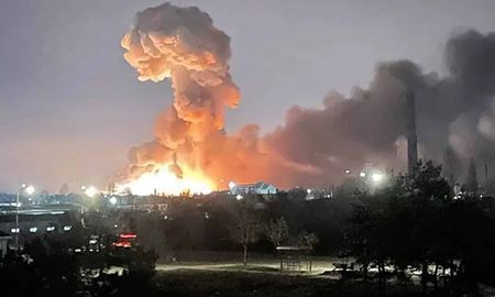 Rusia lanzó este domingo misiles contra la capital de Ucrania que alcanzaron dos edificios residenciales. Rusia lanzó este domingo misiles contra la capital de Ucrania que alcanzaron dos edificios residenciales.
