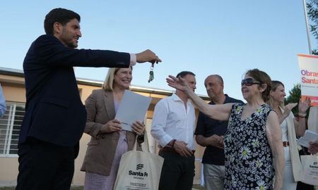 La obra fue reactivada por la actual gestión provincial para dar solución habitacional a los vecinos de la localidad del departamento La Capital. La obra fue reactivada por la actual gestión provincial para dar solución habitacional a los vecinos de la localidad del departamento La Capital.