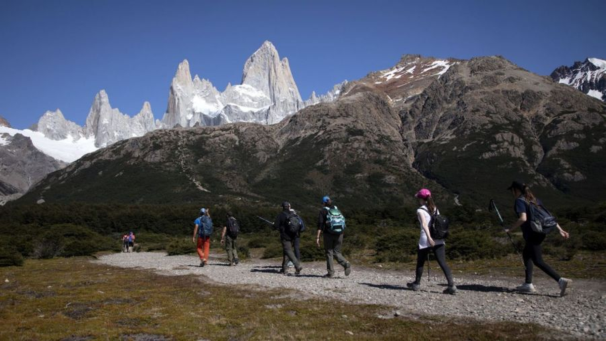 El Chaltén es una villa del Parque Nacional Los Glaciares, en la provincia argentina de Santa Cruz. El Chaltén es una villa del Parque Nacional Los Glaciares, en la provincia argentina de Santa Cruz. 