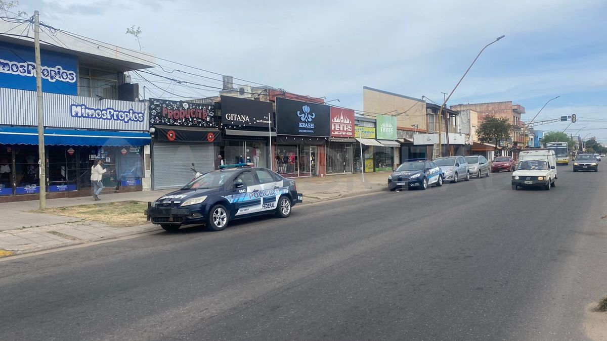 Allanaron un local de ropa en el norte de la ciudad por vender indumentaria  trucha