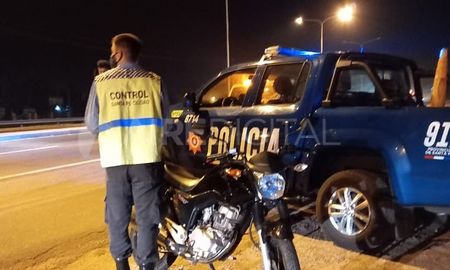 Facundo Bustos, coordinador del Ministerio de Seguridad habló con Aire de Santa Fe acerca de los operativos de control en el Área Metropolitana del Gran Santa Fe. Facundo Bustos, coordinador del Ministerio de Seguridad habló con Aire de Santa Fe acerca de los operativos de control en el Área Metropolitana del Gran Santa Fe.