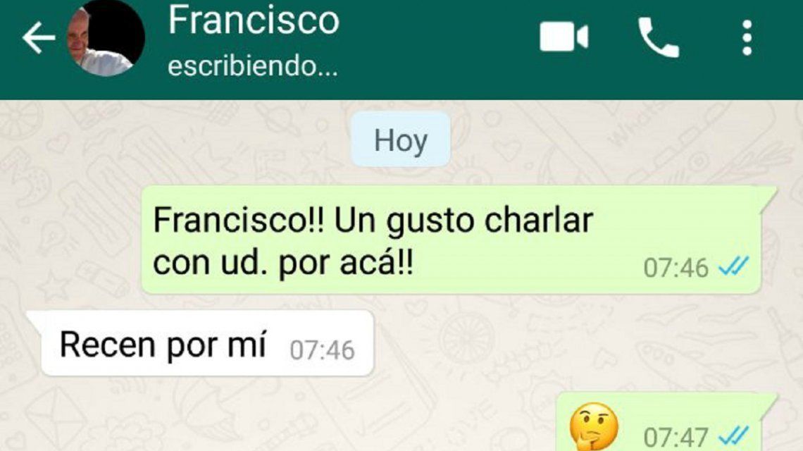 El Vaticano aclaró que el Papa Francisco no usa WhatsApp