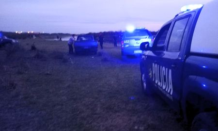 El hombre de 32 años estaba pescando con sus amigos en el Río Salado, se tiró al agua y murió ahogado. El hombre de 32 años estaba pescando con sus amigos en el Río Salado, se tiró al agua y murió ahogado.