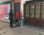 le cortaron el cuello a un joven que esperaba el colectivo para robarle le cortaron el cuello a un joven que esperaba el colectivo para robarle