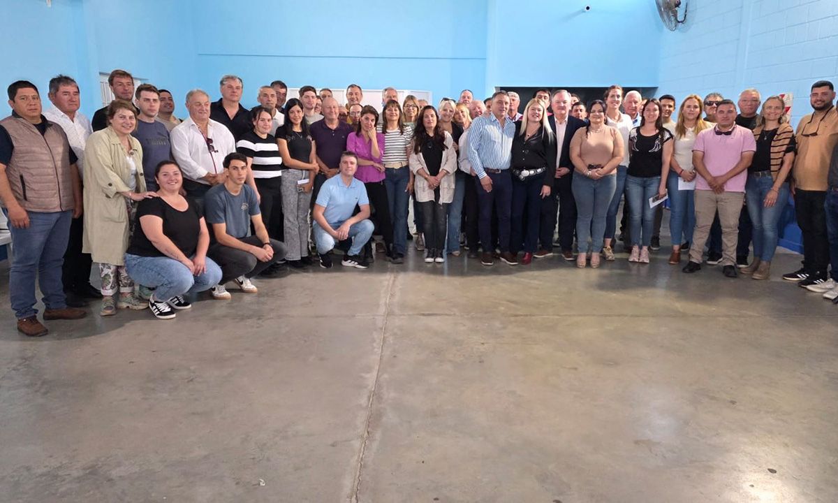Felipe Michlig encabezó un encuentro con referentes de los 32 distritos del departamento San Cristóbal de cara a las elecciones. Felipe Michlig encabezó un encuentro con referentes de los 32 distritos del departamento San Cristóbal de cara a las elecciones.