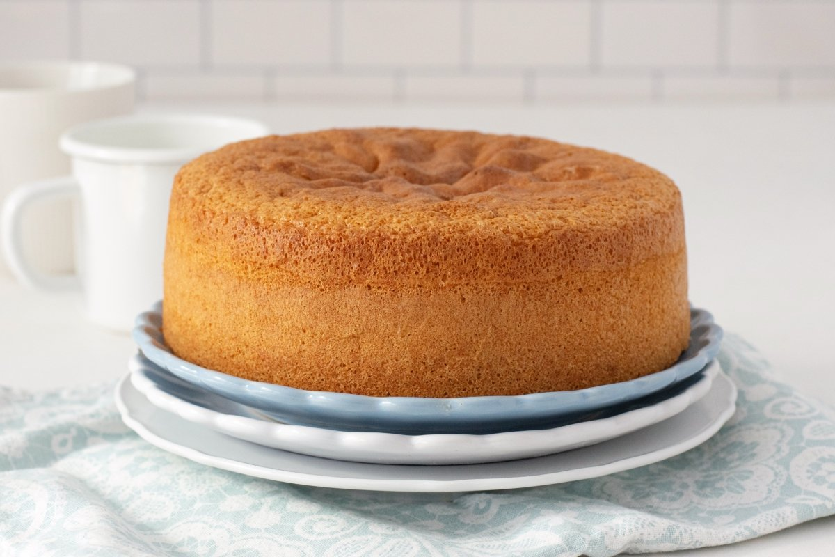 El bizcochuelo de vainilla es muy sencillo de preparar y lleva ingredientes que seguro tenés en casa. El bizcochuelo de vainilla es muy sencillo de preparar y lleva ingredientes que seguro tenés en casa.