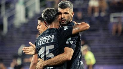 ¡Golazo! Así fue el primer gol de Emmanuel Gigliotti en su vuelta a Colón: el Puma comenzó a dejar su huella