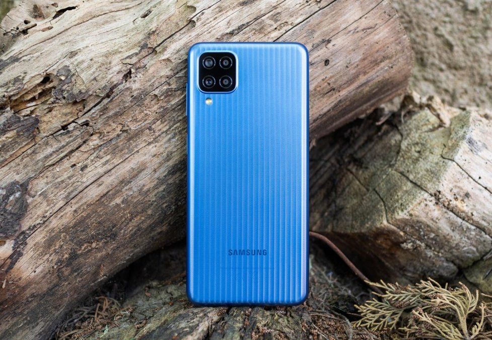 Este es el aspecto exterior del smartphone, disponible en dos colores.