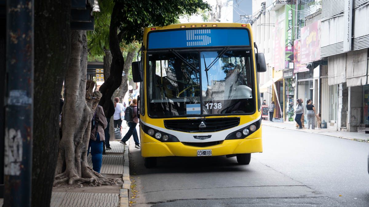 Cortes de tránsito y modificaciones en las líneas de colectivos por el operativo de seguridad en la zona del estadio de Unión.