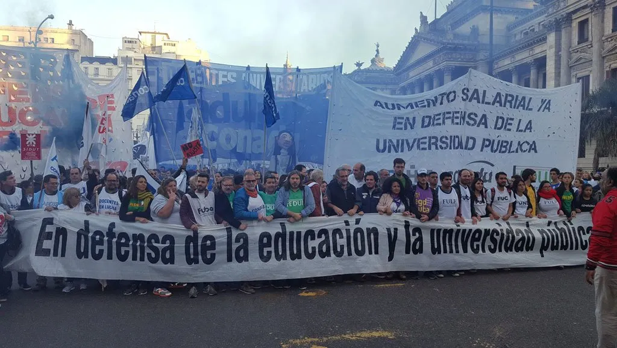 La Marcha Federal Universitaria de este martes 23 de abril, cuya concentración principal tendrá lugar en la Universidad Nacional del Litoral (UNL) en Santa Fe. La Marcha Federal Universitaria de este martes 23 de abril, cuya concentración principal tendrá lugar en la Universidad Nacional del Litoral (UNL) en Santa Fe.