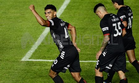 Rafael Delgado sufrió la rotura de meniscos externos de la rodilla izquierda, pero tiene chances de continuar jugando porque no manifiesta dolor. Rafael Delgado sufrió la rotura de meniscos externos de la rodilla izquierda, pero tiene chances de continuar jugando porque no manifiesta dolor.