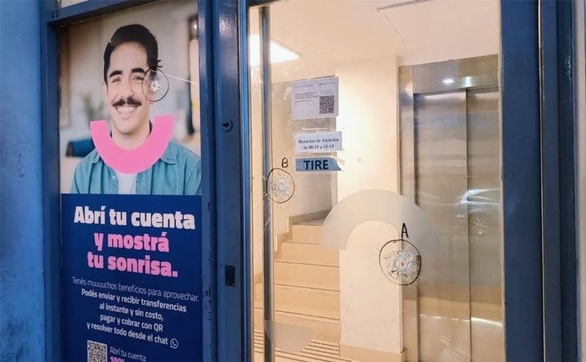 Personal de investigaciones constató al menos cuatro impactos de bala.