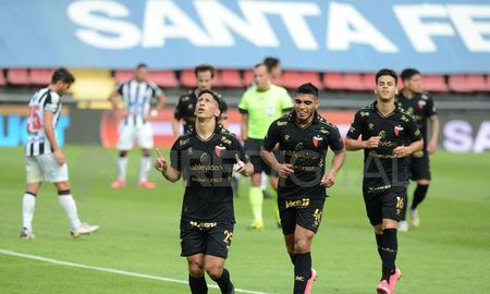 Rodrigo Aliendro está a disposición de Eduardo Domínguez y volvería al equipo titular de Colón para visitar a Patronato. Rodrigo Aliendro está a disposición de Eduardo Domínguez y volvería al equipo titular de Colón para visitar a Patronato.